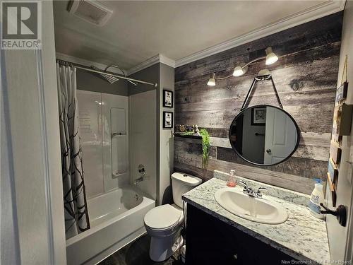 263 Poplar Street, Beresford, NB - Indoor Photo Showing Bathroom