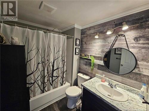 263 Poplar Street, Beresford, NB - Indoor Photo Showing Bathroom