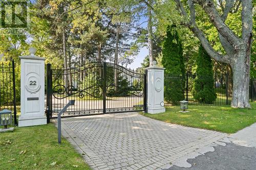 20/22 Park Lane Circle, Toronto, ON - Outdoor