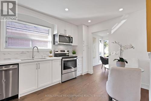 101 Searle Avenue, Toronto, ON - Indoor Photo Showing Kitchen