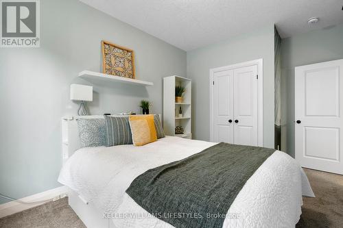 2619 Seven Oaks Ridge, London, ON - Indoor Photo Showing Bedroom