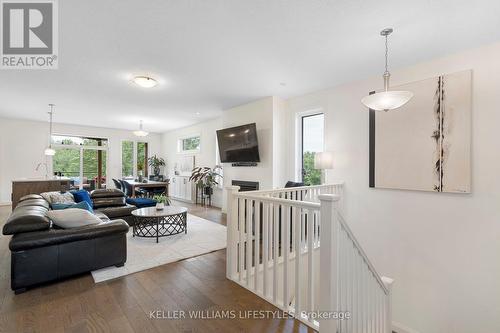 2619 Seven Oaks Ridge, London, ON - Indoor Photo Showing Living Room