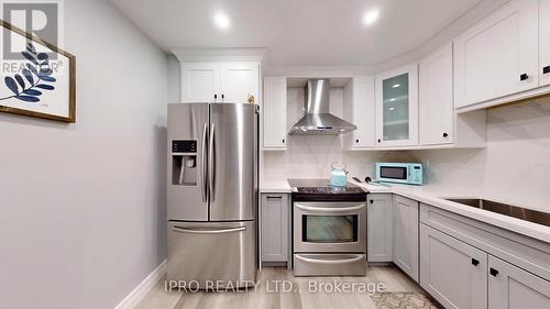 131 Milestone Crescent, Aurora, ON - Indoor Photo Showing Kitchen