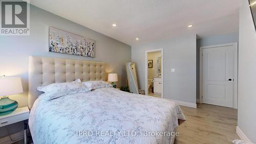 131 Milestone Crescent, Aurora, ON - Indoor Photo Showing Bedroom