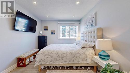 131 Milestone Crescent, Aurora, ON - Indoor Photo Showing Bedroom