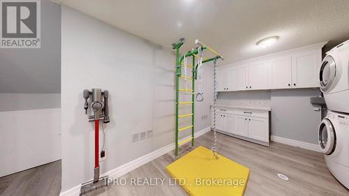 131 Milestone Crescent, Aurora, ON - Indoor Photo Showing Laundry Room