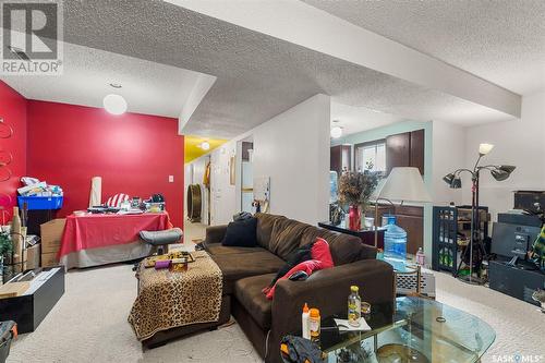 513 Empress Street, Saskatoon, SK - Indoor Photo Showing Living Room