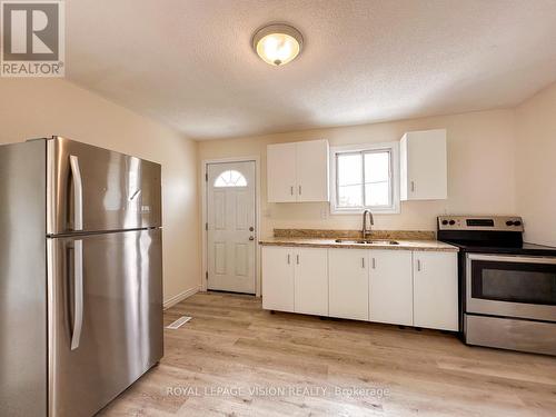 4049 Hwy 6, Hamilton, ON - Indoor Photo Showing Kitchen With Double Sink