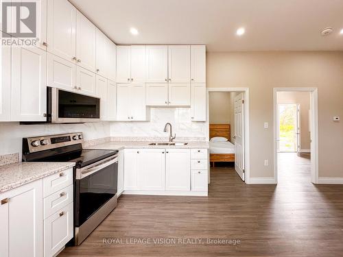 4049 Hwy 6, Hamilton, ON - Indoor Photo Showing Kitchen With Upgraded Kitchen