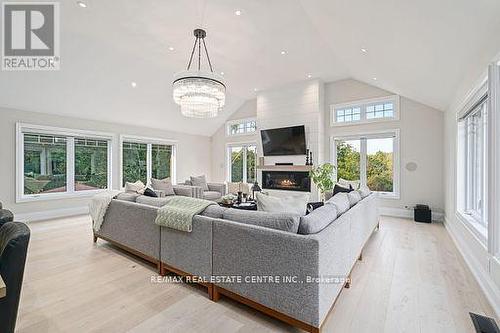 14097 Sixth Line, Halton Hills, ON - Indoor Photo Showing Living Room With Fireplace