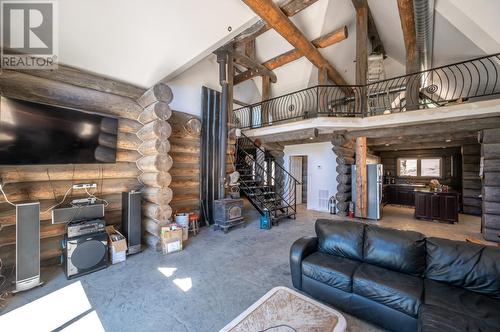 2513 Green Mountain Road, Penticton, BC - Indoor Photo Showing Living Room