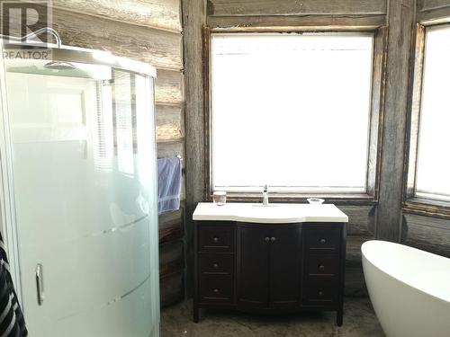 2513 Green Mountain Road, Penticton, BC - Indoor Photo Showing Bathroom