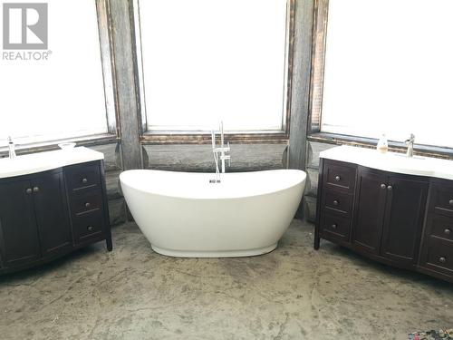 2513 Green Mountain Road, Penticton, BC - Indoor Photo Showing Bathroom