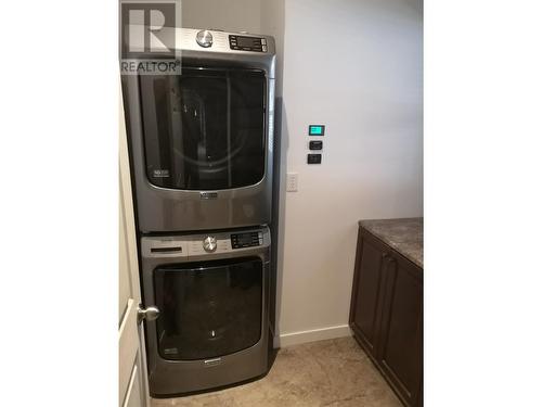 2513 Green Mountain Road, Penticton, BC - Indoor Photo Showing Laundry Room