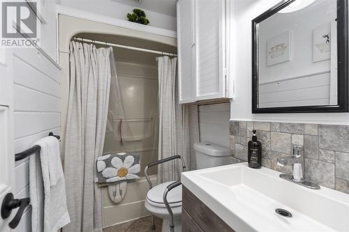 1217 Goulais Ave, Sault Ste. Marie, ON - Indoor Photo Showing Bathroom