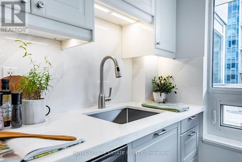 711 - 59 East Liberty Street, Toronto, ON - Indoor Photo Showing Kitchen