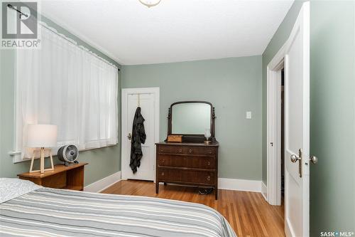 802 7Th Avenue N, Saskatoon, SK - Indoor Photo Showing Bedroom