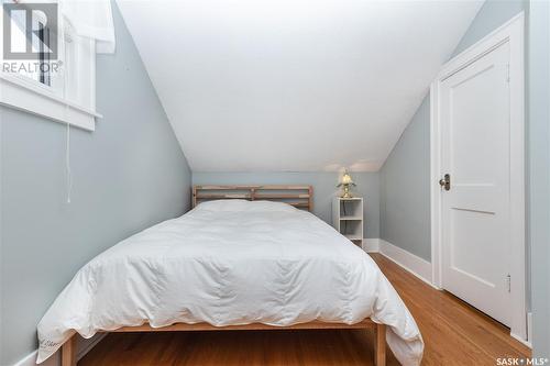 802 7Th Avenue N, Saskatoon, SK - Indoor Photo Showing Bedroom