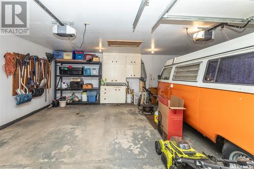 802 7Th Avenue N, Saskatoon, SK - Indoor Photo Showing Garage