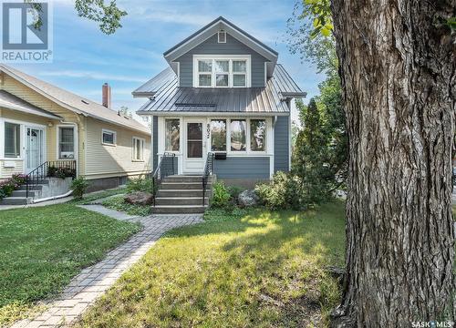 802 7Th Avenue N, Saskatoon, SK - Outdoor With Facade