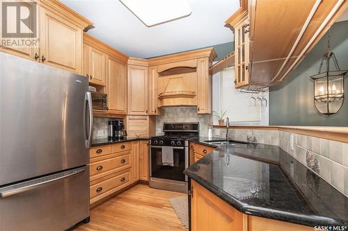 802 7Th Avenue N, Saskatoon, SK - Indoor Photo Showing Kitchen