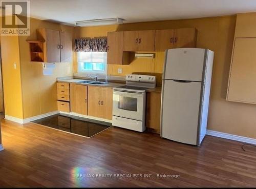 B - 113 31St Street N, Wasaga Beach, ON - Indoor Photo Showing Kitchen With Double Sink