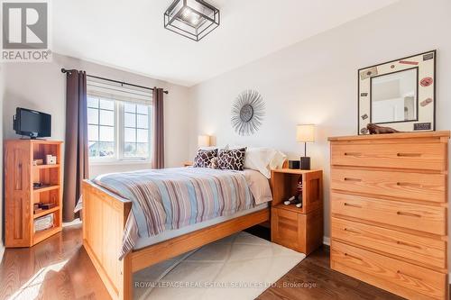 2423 Shadow Court, Oakville, ON - Indoor Photo Showing Bedroom