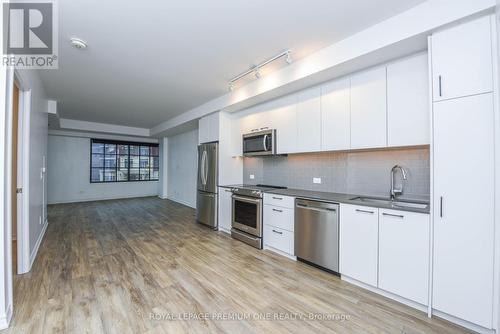 210 - 571 Prince Edward Drive N, Toronto, ON - Indoor Photo Showing Kitchen