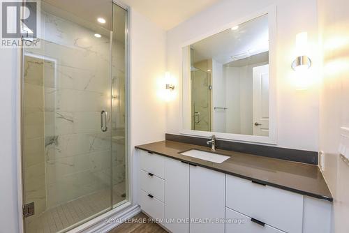 210 - 571 Prince Edward Drive N, Toronto, ON - Indoor Photo Showing Bathroom