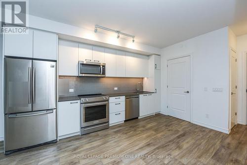 210 - 571 Prince Edward Drive N, Toronto, ON - Indoor Photo Showing Kitchen