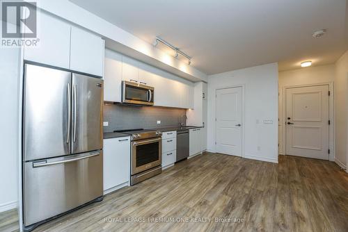 210 - 571 Prince Edward Drive N, Toronto, ON - Indoor Photo Showing Kitchen