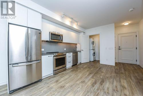 210 - 571 Prince Edward Drive N, Toronto, ON - Indoor Photo Showing Kitchen