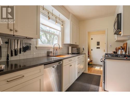 151 Columbia  Avenue, Castlegar, BC - Indoor Photo Showing Kitchen