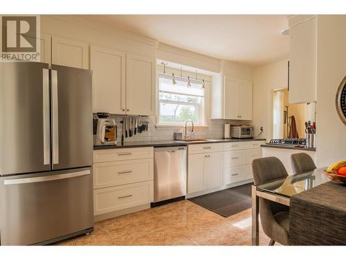 151 Columbia  Avenue, Castlegar, BC - Indoor Photo Showing Kitchen