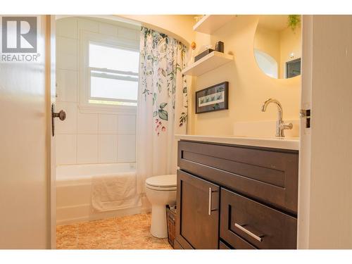 151 Columbia  Avenue, Castlegar, BC - Indoor Photo Showing Bathroom