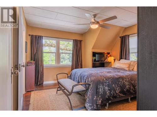 151 Columbia  Avenue, Castlegar, BC - Indoor Photo Showing Bedroom