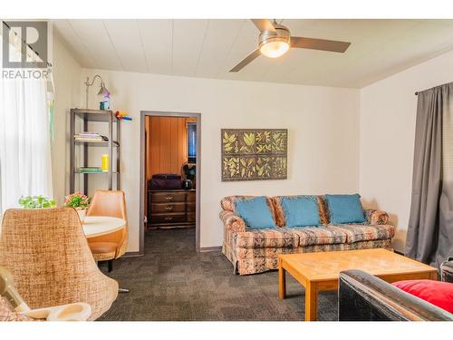 151 Columbia  Avenue, Castlegar, BC - Indoor Photo Showing Living Room