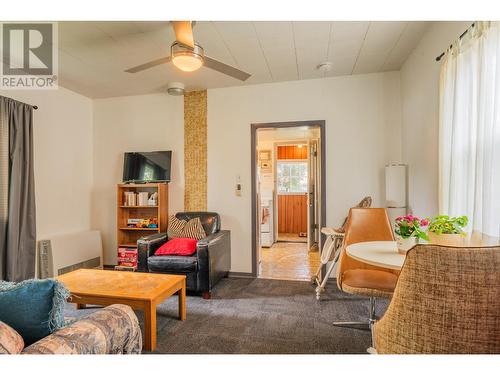 151 Columbia  Avenue, Castlegar, BC - Indoor Photo Showing Living Room