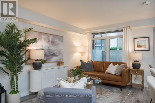 106 - 3058 Sixth Line, Oakville, ON - Indoor Photo Showing Living Room