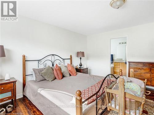 56 Geranium Avenue, Hamilton, ON - Indoor Photo Showing Bedroom