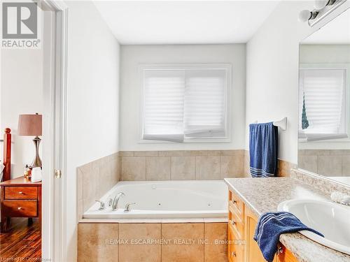 56 Geranium Avenue, Hamilton, ON - Indoor Photo Showing Bathroom