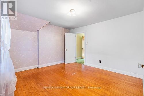 403560 Grey Road 4, West Grey, ON - Indoor Photo Showing Other Room