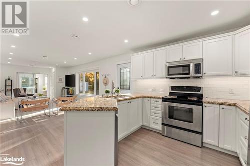 1343 Walkers Point Road, Muskoka Lakes, ON - Indoor Photo Showing Kitchen With Double Sink