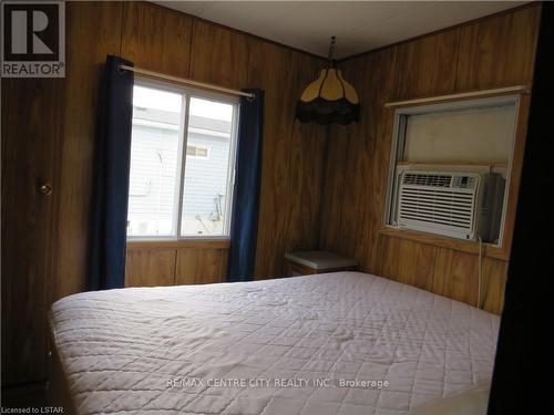 86 - 2189 Dundas Street E, London, ON - Indoor Photo Showing Bedroom