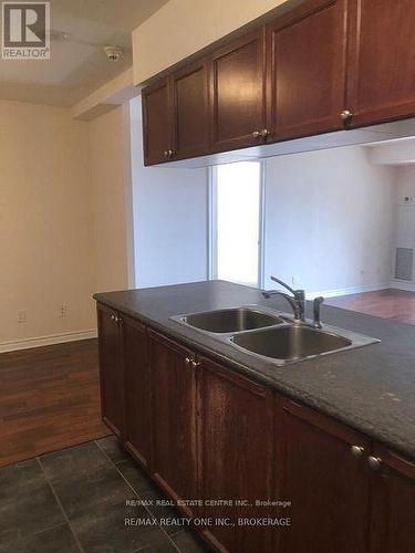 1531 - 3888 Duke Of York Boulevard, Mississauga, ON - Indoor Photo Showing Kitchen With Double Sink