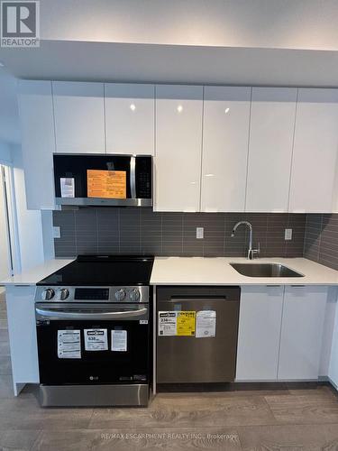 419 - 225 Malta Drive, Brampton, ON - Indoor Photo Showing Kitchen