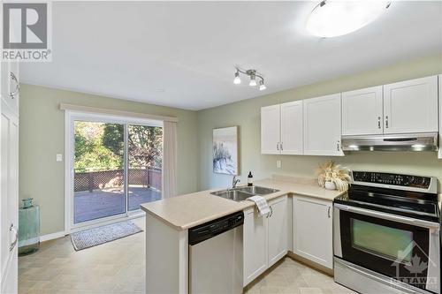 218 Walden Drive, Ottawa, ON - Indoor Photo Showing Kitchen With Double Sink