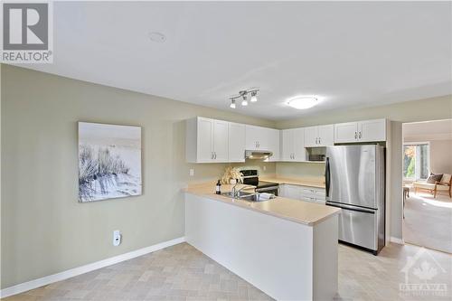 218 Walden Drive, Ottawa, ON - Indoor Photo Showing Kitchen With Double Sink