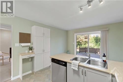 218 Walden Drive, Ottawa, ON - Indoor Photo Showing Kitchen With Double Sink