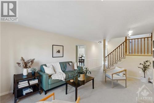 218 Walden Drive, Ottawa, ON - Indoor Photo Showing Living Room